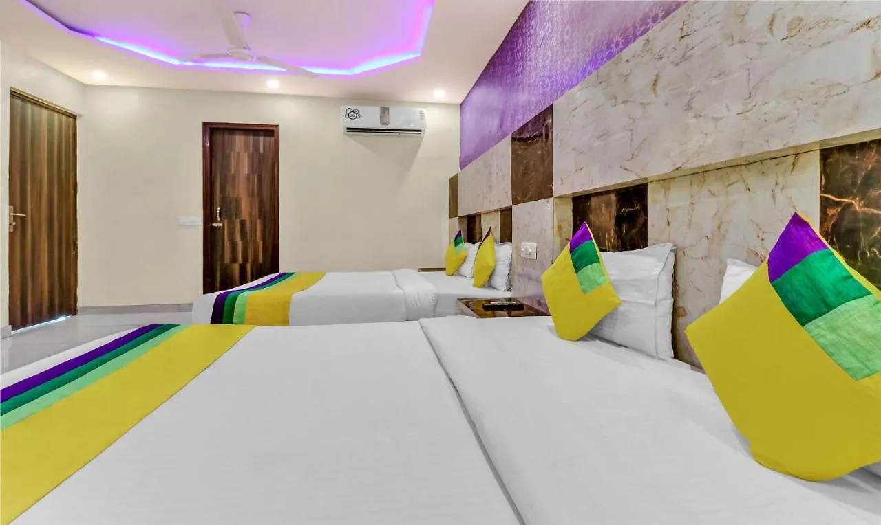 Itsy Hotels Royal Residency Sohana 3*,